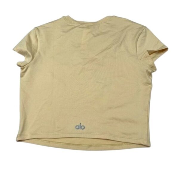 ALO Yoga Alosoft Crop Finesse Short Sleeve in Warm Butter - Picture 4 of 5